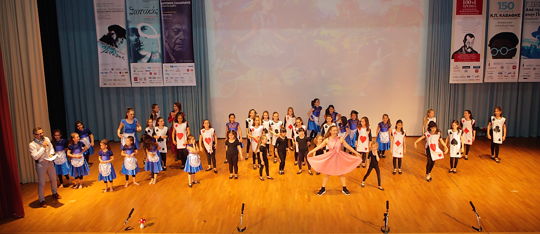 It was a magical evening for the relatives and friends of Modern Dance Special Program students who attended a performance based on the unforgettable and beloved fairytale “Alice in the Wonderland”