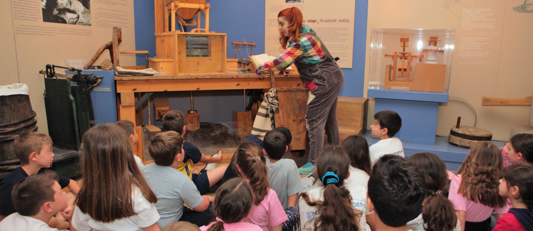 The students of 2nd Grade had the opportunity to experience scenes from everyday life of years gone by with their visit to the Folklore Museum, as part of the program “In the Museum”.