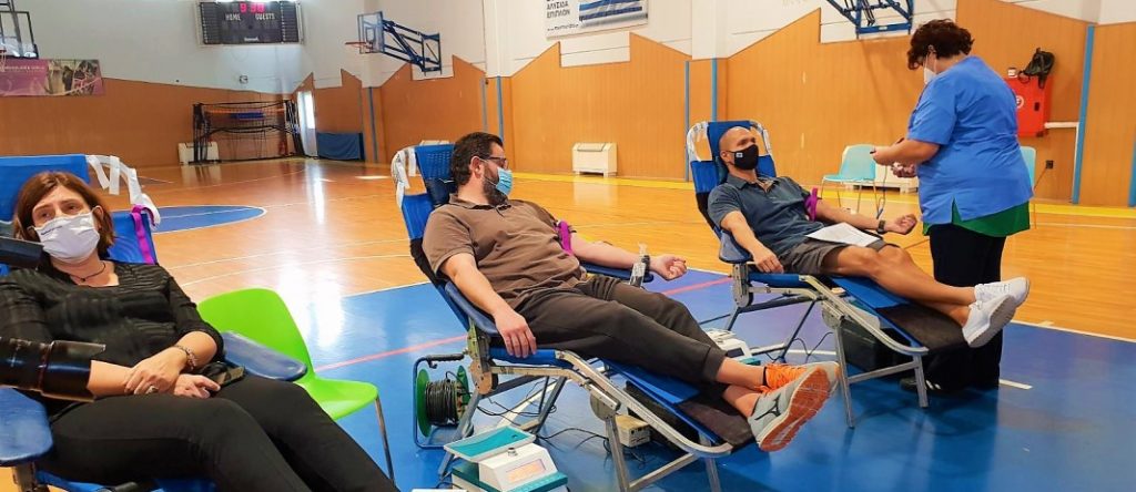 Voluntary blood donation for Mandoulides staff, parents, and alumni took place on the Elementary School premises on Friday, October 30.