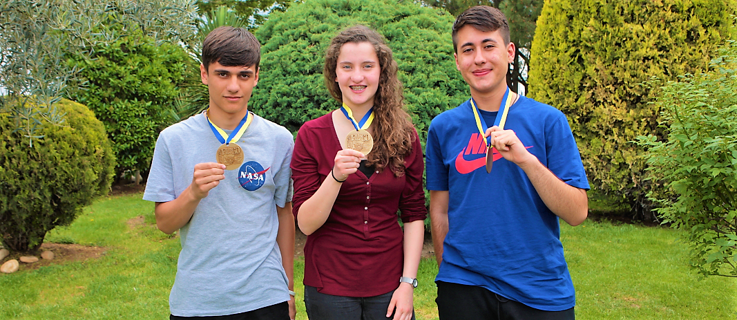 Students V. Fragkopoulos, N. Konstantinidou, O. – K. Vlachonasios (11th Grade) won the bronze medal at the European Union Science Olympiad (EUSO)