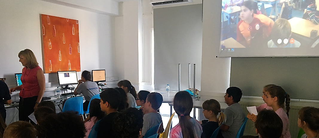 The students of 4th Grade Bilingual chatted with students from the Netherlands through Skype during the final English lesson of the year.